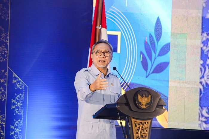 menteri-koordinator-bidang-pangan-ri-menko-pangan-zulkifli-hasan-zulhas-saat-menjadi-pembicara-dalam-seminar-nasional-kdkmp-di-1788583085678