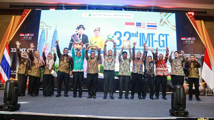 Walkot Pekanbaru Agung Nugroho Raih 4 Penghargaan IMT-GT Green City Award