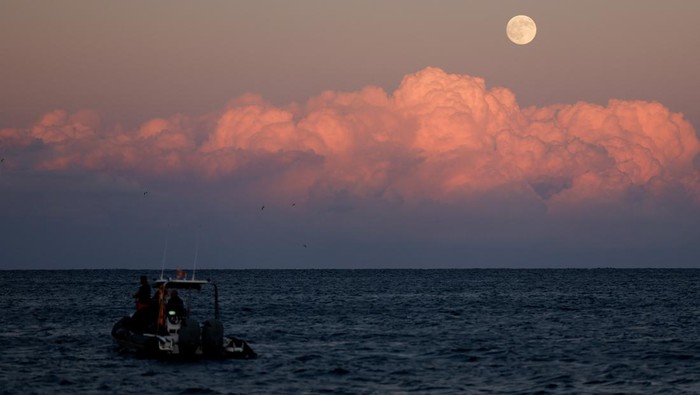 pesona-harvest-moon-supermoon-pertama-yang-muncul-di-langit-dunia-1759809808271_169