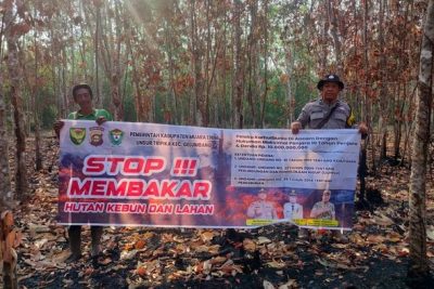 Polda Sumsel Salurkan Bansos dan Edukasi Penyadap Karet Terdampak Karhutla