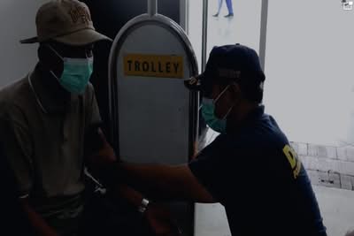 Soetta Terdampak Abu Anak Krakatau, Polisi Buka Posko Kesehatan-Bagikan Masker