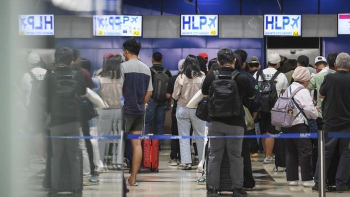 suasana-bandara-halim-yang-ditutup-sementara-imbas-abu-vulkanik-1788683258947_169