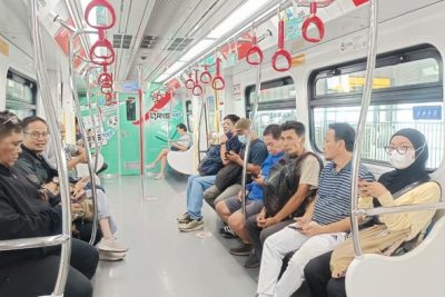 LRT Beroperasi, Warga Jaksel Senang Bisa Lebih Mudah ke Jakut