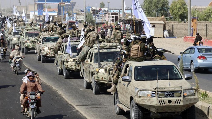 taliban-pamer-senjata-as-saat-rayakan-3-tahun-berkuasa-di-afghanistan-2_169