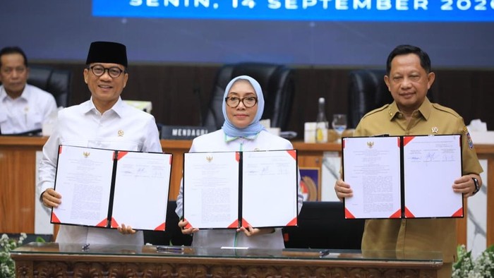 Teken SKB 3 Menteri, Mendes Yandri Dorong Perempuan Jadi Subjek Pembangunan