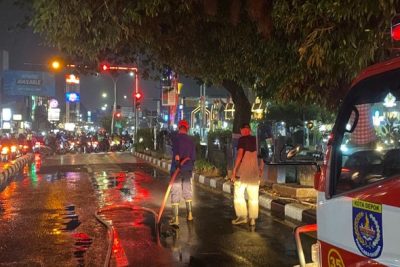 Tumpahan Oli di Jl Margonda Depok Bikin Pengendara Jatuh, 3 Orang Terluka