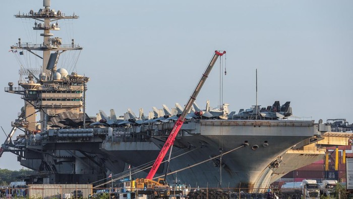 USS Abraham Lincoln Bersandar di Laem Chabang Usai 286 Hari di Laut