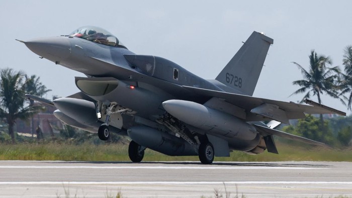 Taiwan Terima 2 Jet Tempur F-16V Buatan AS untuk Tangkal China