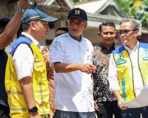 Strategi Penting: Menteri PU tinjau pembangunan sumur bor di Nganjuk