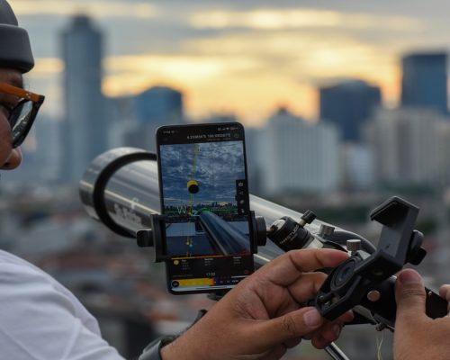 Tim Hisab Rukyat melakukan pemantauan rukyatul hilal penentuan 1 Syawal 1446 Hijriah di Kanwil Kemenag DKI Jakarta, Jakarta, Sabtu (29/3/2025). Kementerian Agama menyatakan posisi hilal di wilayah Indonesia pada 29 Ramadan 1446 hijriah (29/3) tidak ada yang memenuhi kriteria tinggi hilal minimum 3 derajat dan elongasi minimum 6,4 derajat, sehingga dalam sidang isbat menetapkan 1 Syawal 1446 Hijriah atau hari raya Idul Fitri jatuh pada Senin, 31 Maret 2025. ANTARA FOTO/Indrianto Eko Suwarso/wpa.