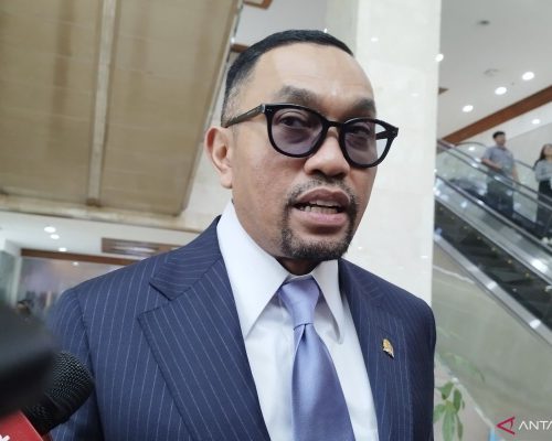 Hasil Pertemuan: Hukum kemarin, Sahroni diperas oknum KPK hingga penyerahan uang negara