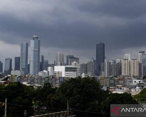 BMKG prakirakan cuaca Jakarta didominasi awan tebal pada Senin